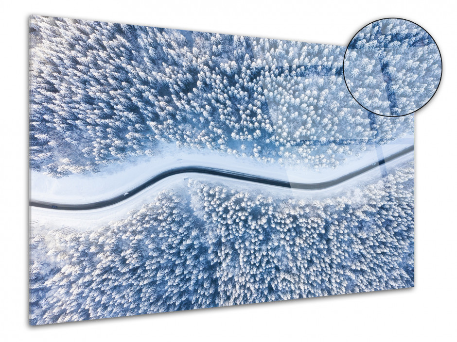 Tableau plexiglas photographie aérienne forêt enneigé