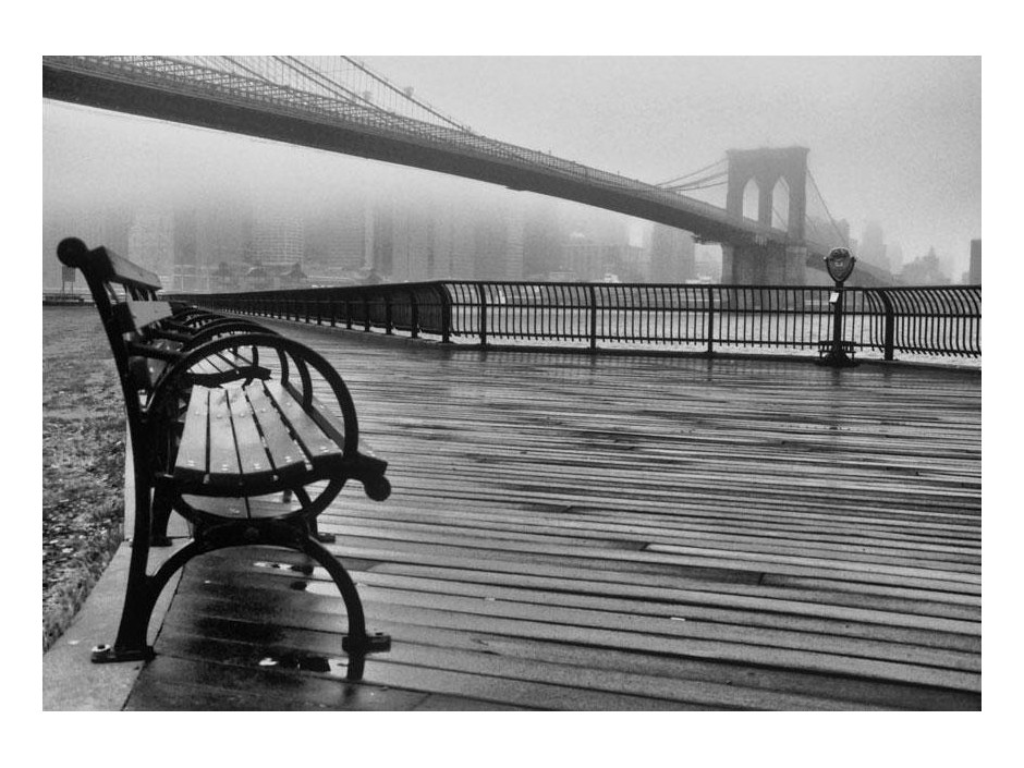 Papier peint - Autumn Day in New York - Architecture of a city bridge in foggy weather