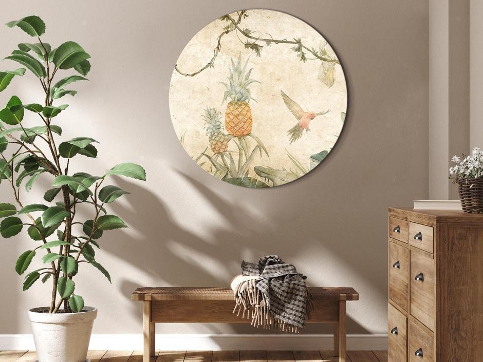 Tableau rond - Tropics in muted colors - Parrots and pineapples amidst lush exotic flora in soft shades of green